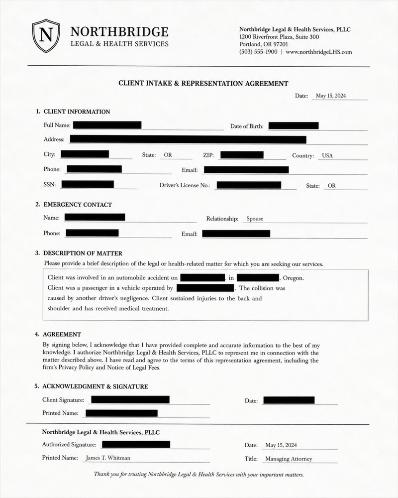 Documento legal con información sensible tachada con barras negras sobre nombres, direcciones, DNI y fechas
