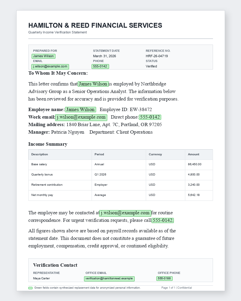 Documento financiero con datos falsos sintéticos resaltados en verde que sustituyen la información personal original